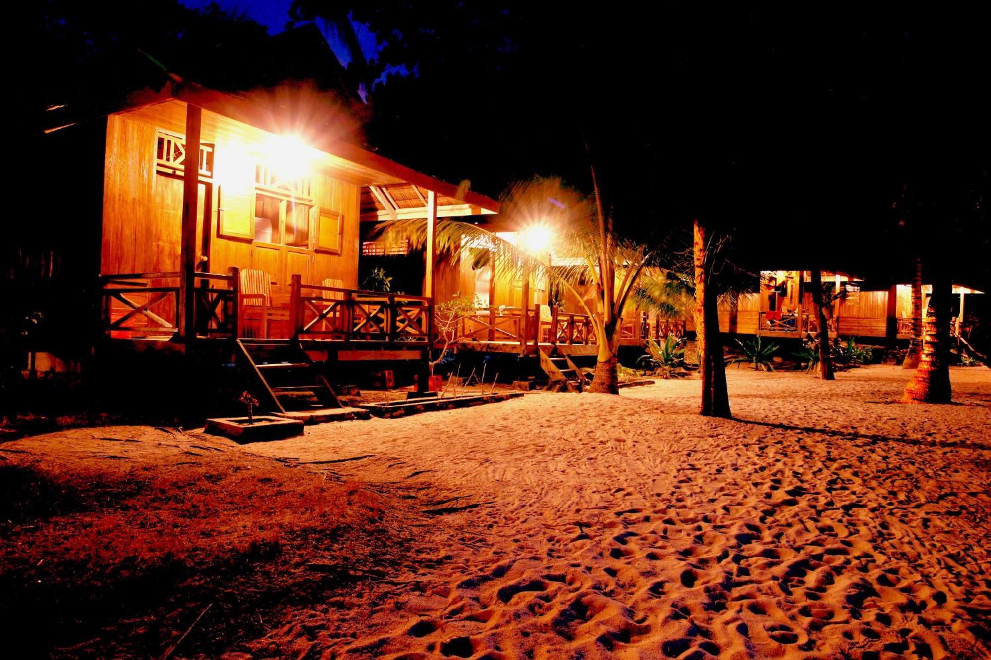 Bolilanga Island Resort - Togean Island Angkayo Esterno foto